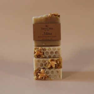 "Mina" Honeycomb Artisan Soap Bar 🍯